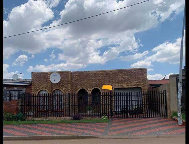 2 BEDROOM HOUSE FOR SALE IN ZOLA